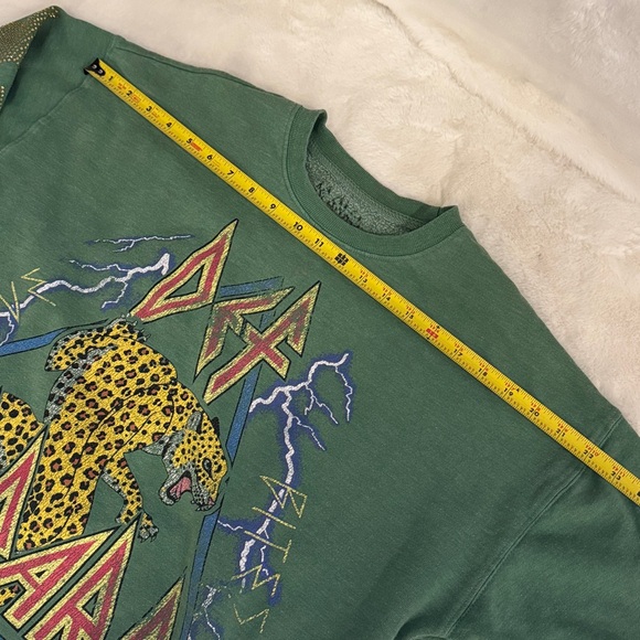 Def Leopard Green Sparkle Star Sleeves Sweatshirt -size S - Picture 12 of 15